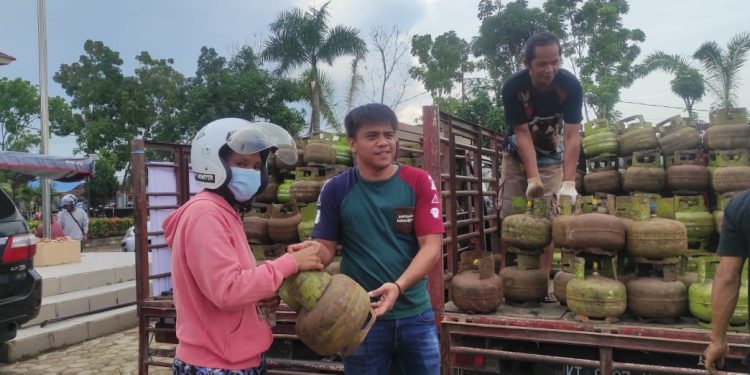 Pemerintah perlu memperhatikan, karena agen, lokasi, bahkan gerai ritel sulit ditemukan. Sehingga wajib menjadi perhatian bagi pemerintah.