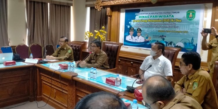 Ardiansyah Sulaiman Bupati Kabupaten Kutai Timur, meminta Dinas Pariwisata meniru Kabupaten Banyuwangi yang ada di Jawa Timur.