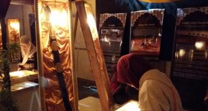Gelar Pameran Artefak Rasulullah, Ada Replika Pedang Hingga Telapak Tangan Nabi