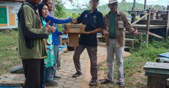 Anggota DPRD Terus Beri Support Budidaya Kebun Kelulut Petani di Sangatta Selatan