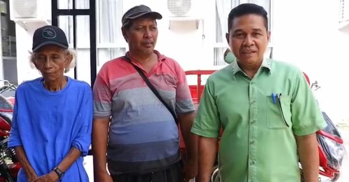 Aspirasi Berupa Motor 3 Roda Di Serahkan Oleh Ketua DPRD Pada 4 RT Di Desa Singa Geweh Sangatta Selatan