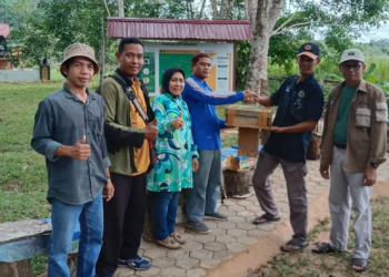 Hj. Fitriani Salurkan Aspirasi Pada Petani Madu Kelulut Sangatta Selatan