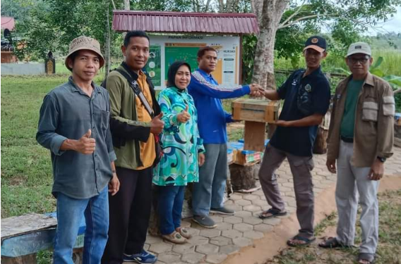 Hj. Fitriani Salurkan Aspirasi Pada Petani Madu Kelulut Sangatta Selatan