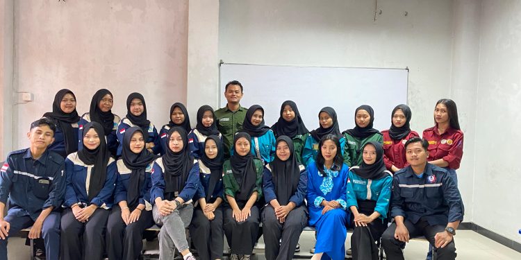 Himpunan Mahasiswa KIP Kuliah dan UKM Gema POLTEKBA Adakan Seminar Kewirausahaan Nasional