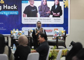 Pegiat Digital Marketing, Rizki Rahmadianti dalam acara Branding dan Marketing Hack TDA Balikpapan